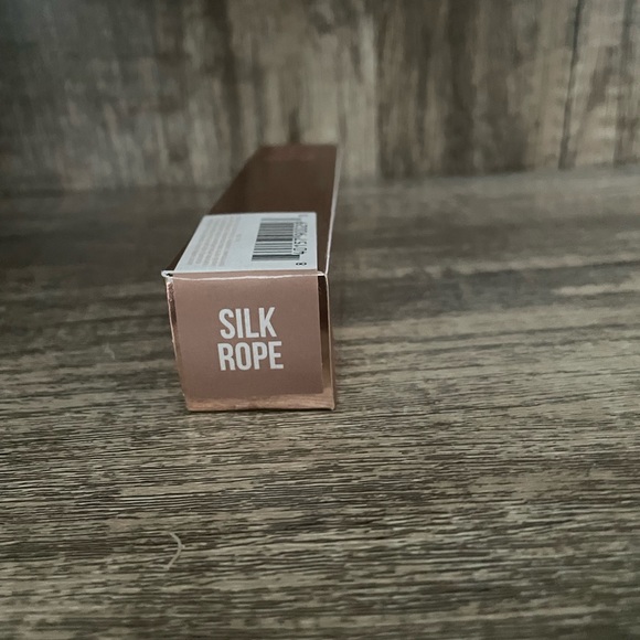 Jeffree Star The Gloss in silk rope - Picture 2 of 3